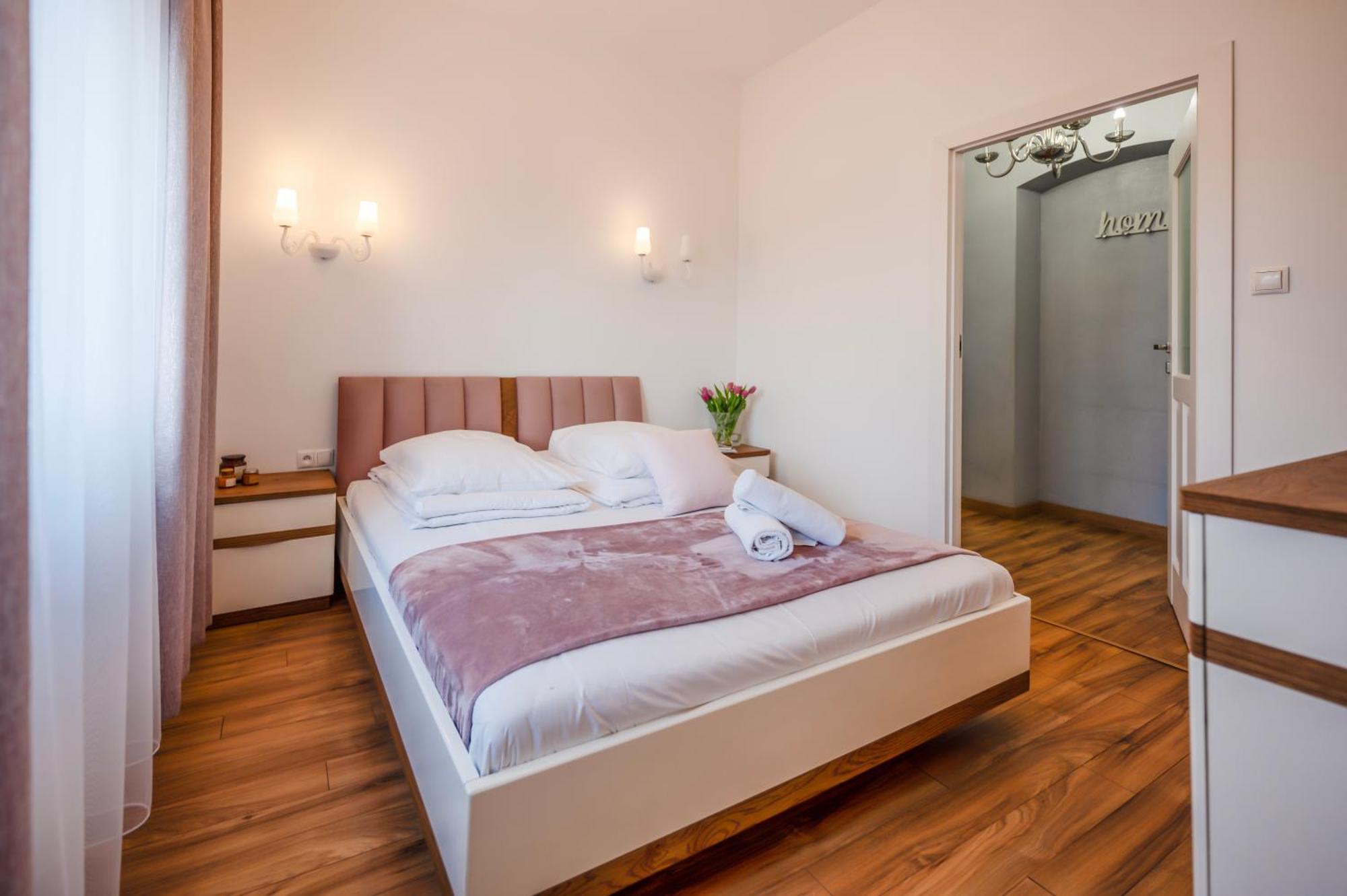 Florencja Parking Gratis Moxy Te&Am Cracow Kraków Exteriör bild